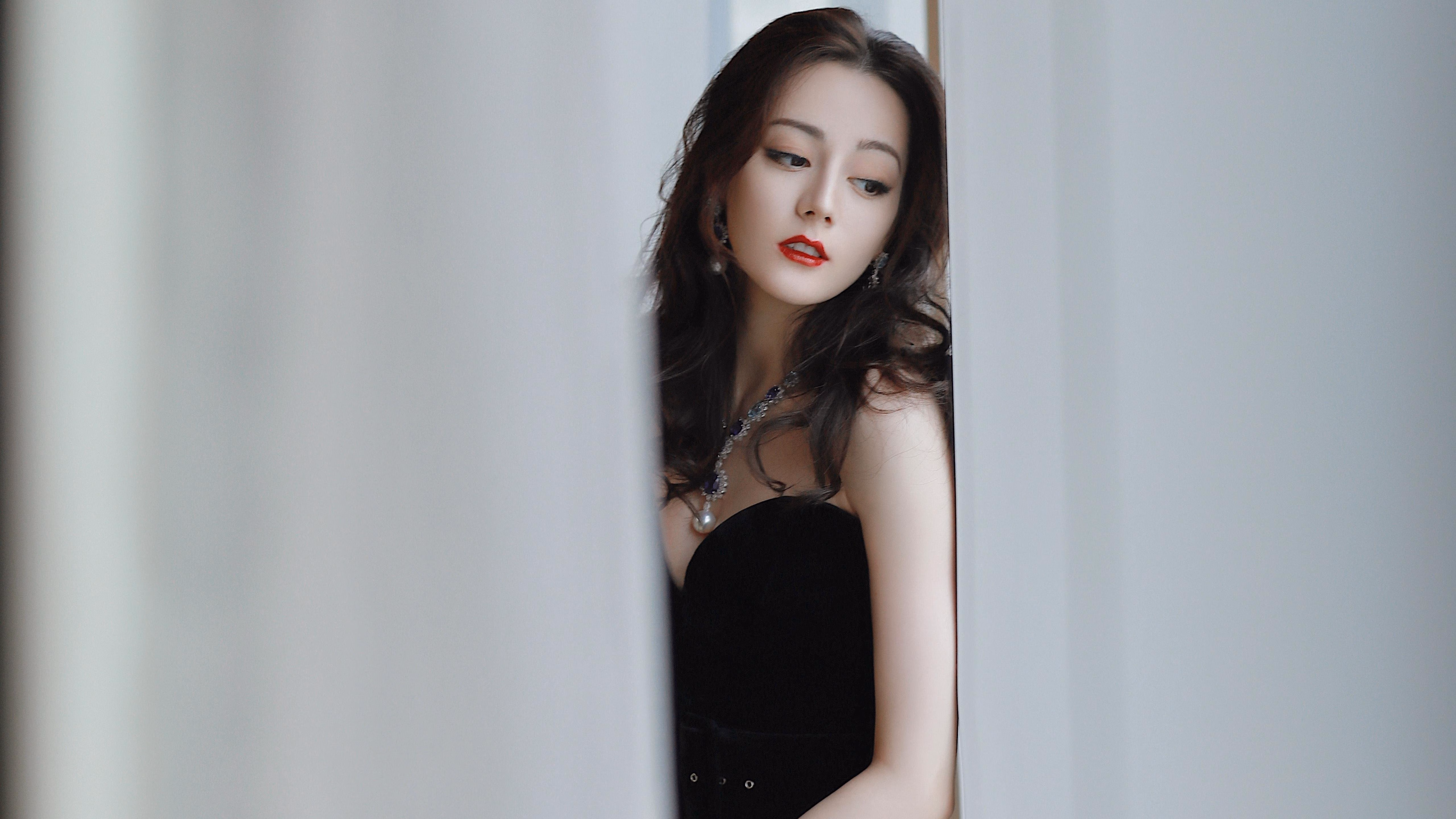 烈火灼夜，当孙兴慜成为对手防线上无法驱散的灼热烙印